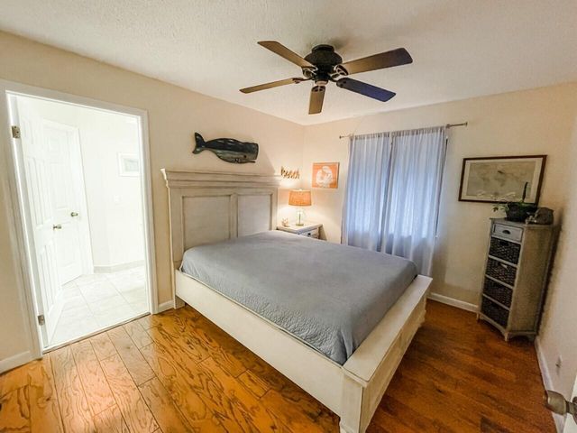 25 Lexington Lane W E, Palm Beach Gardens, FL 33418