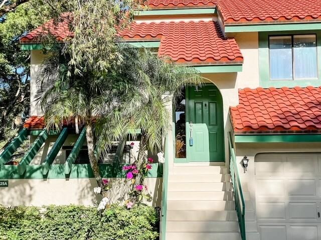 25 Lexington Lane W E, Palm Beach Gardens, FL 33418