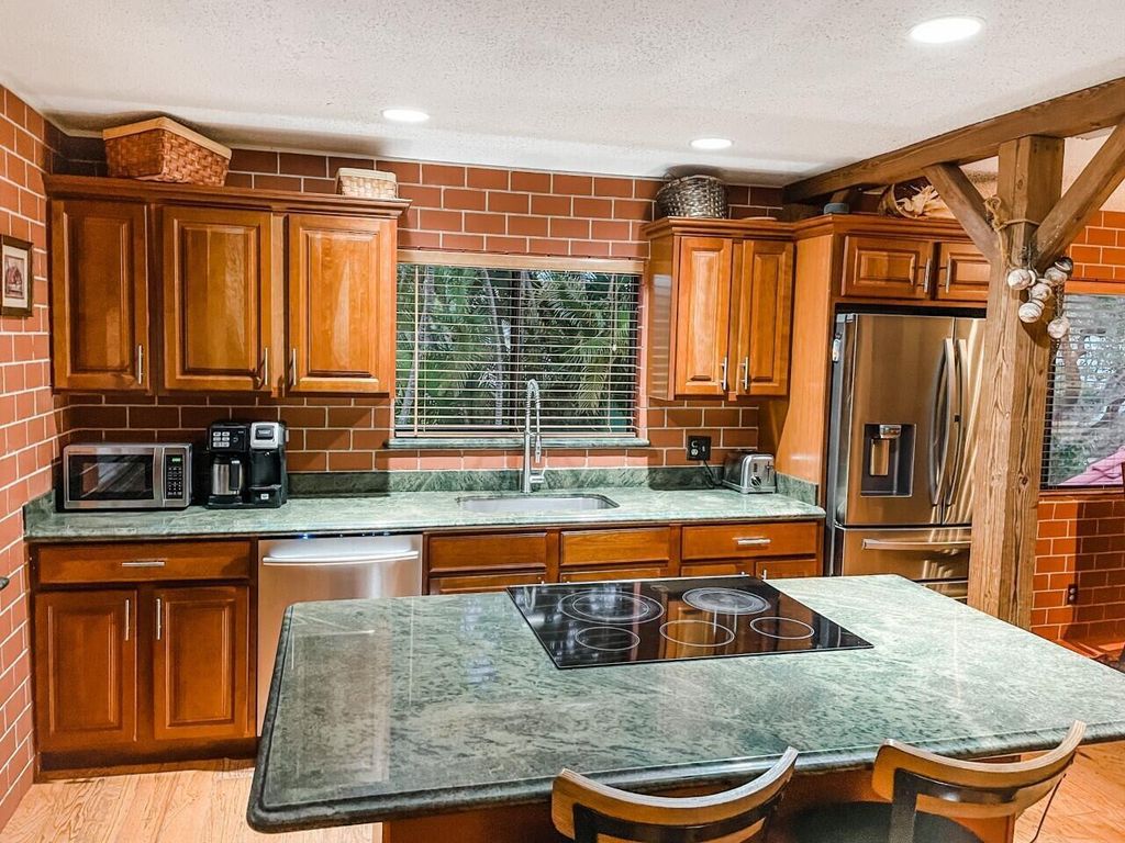 25 Lexington Lane W E, Palm Beach Gardens, FL 33418