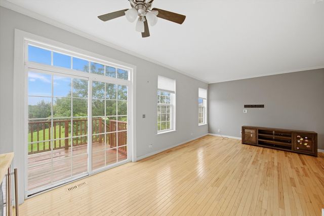 512 N Fox Trail, Round Lake, IL 60073