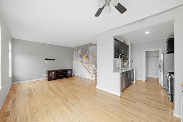 512 N Fox Trail, Round Lake, IL 60073