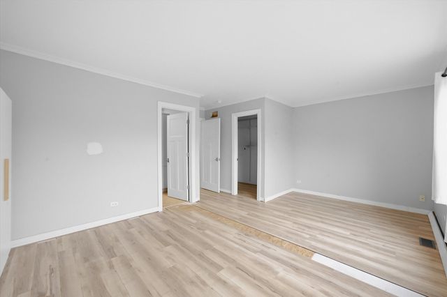 512 N Fox Trail, Round Lake, IL 60073