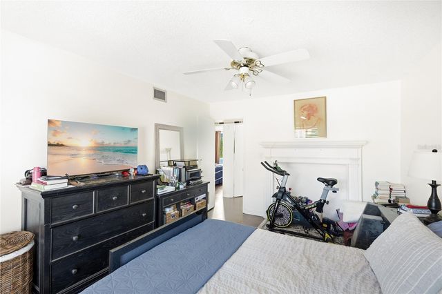 4001 BENEVA ROAD 305, Sarasota, FL 34233