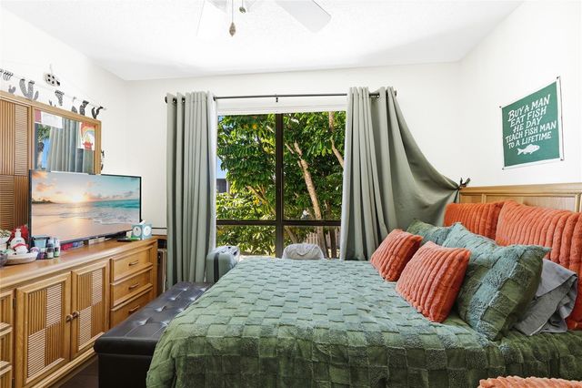 4001 BENEVA ROAD 305, Sarasota, FL 34233