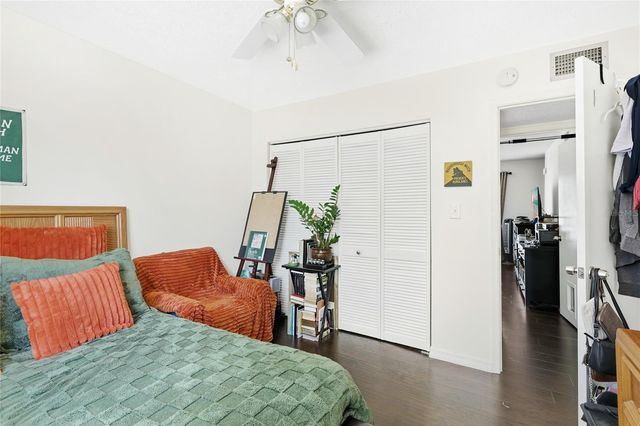 4001 BENEVA ROAD 305, Sarasota, FL 34233