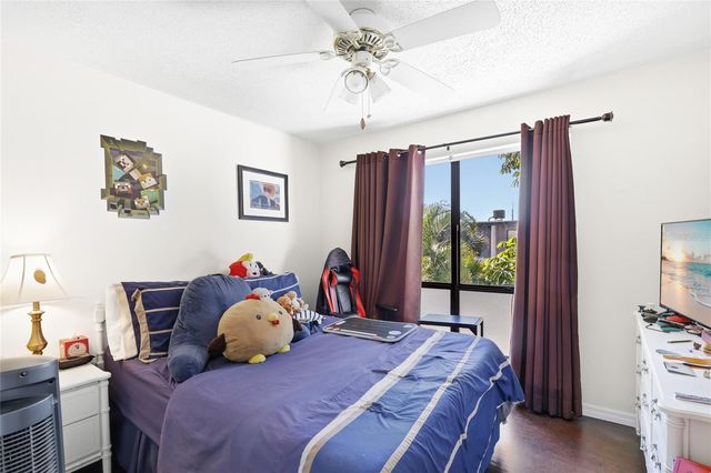 4001 BENEVA ROAD 305, Sarasota, FL 34233