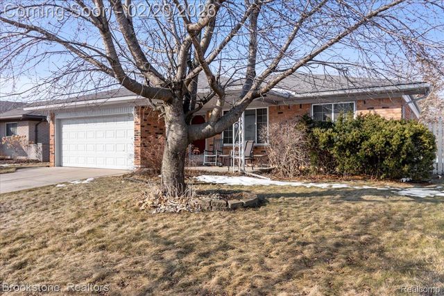 15303 Lincolnshire Lane, Fraser, MI 48026