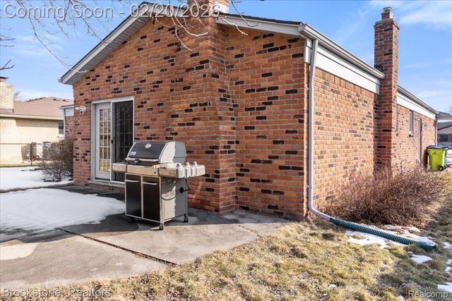 15303 Lincolnshire Lane, Fraser, MI 48026