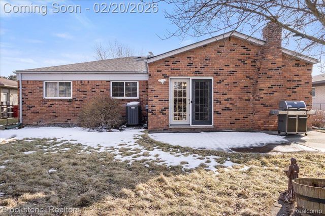 15303 Lincolnshire Lane, Fraser, MI 48026