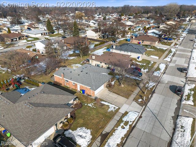 15303 Lincolnshire Lane, Fraser, MI 48026