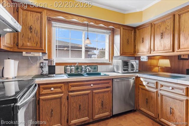 15303 Lincolnshire Lane, Fraser, MI 48026