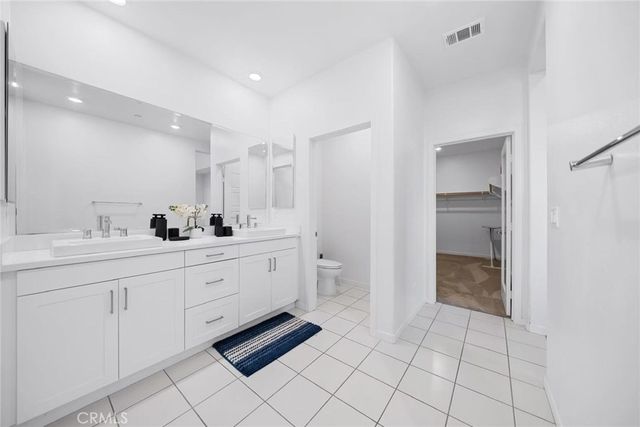 284 Harringay, Irvine, CA 92618