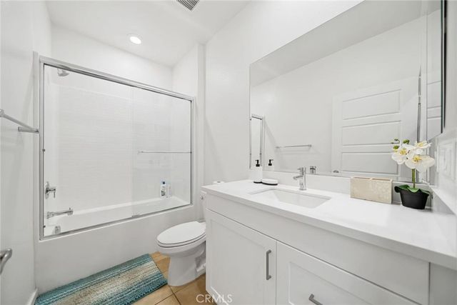 284 Harringay, Irvine, CA 92618