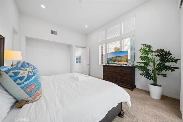 284 Harringay, Irvine, CA 92618