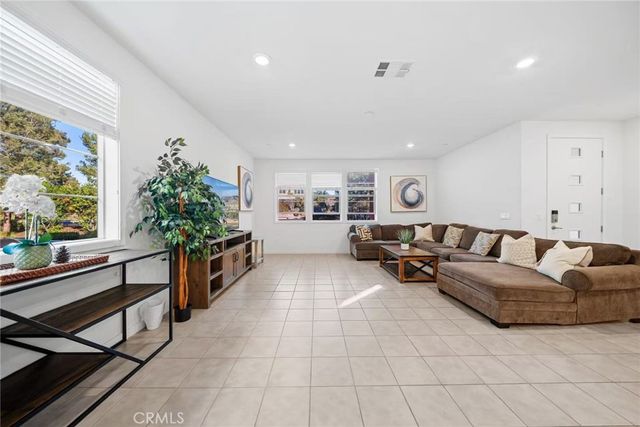 284 Harringay, Irvine, CA 92618