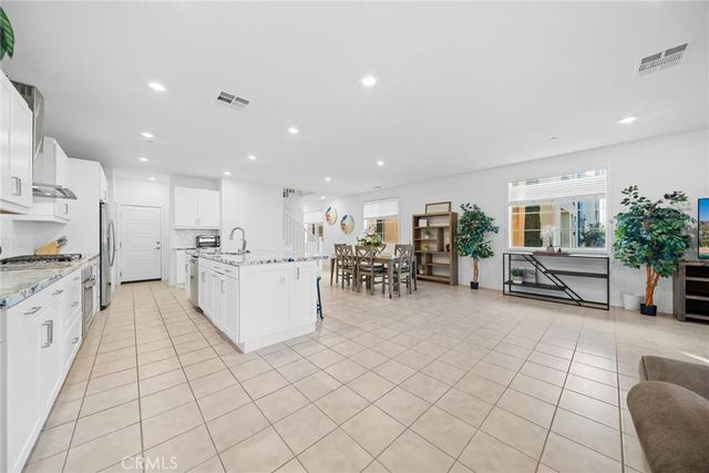 284 Harringay, Irvine, CA 92618