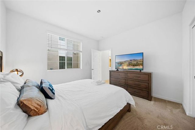 284 Harringay, Irvine, CA 92618