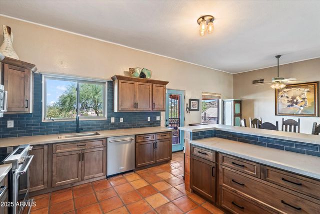 33449 N 10TH Street, Phoenix, AZ 85085