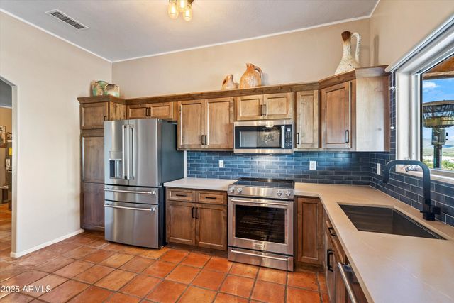 33449 N 10TH Street, Phoenix, AZ 85085