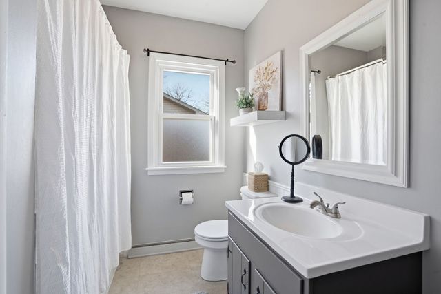 216 Central Drive, Eldridge, IA 52748