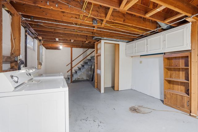 216 Central Drive, Eldridge, IA 52748