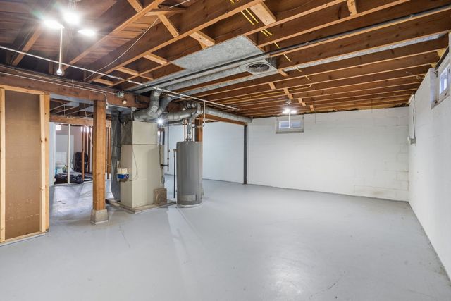 216 Central Drive, Eldridge, IA 52748