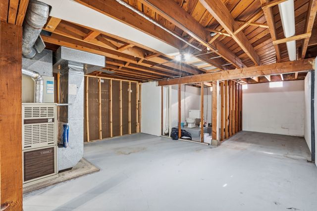 216 Central Drive, Eldridge, IA 52748