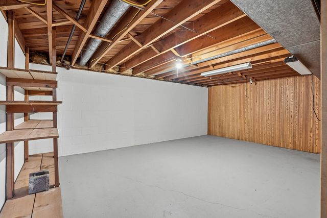 216 Central Drive, Eldridge, IA 52748