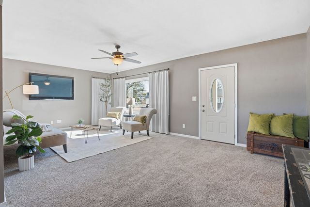 216 Central Drive, Eldridge, IA 52748