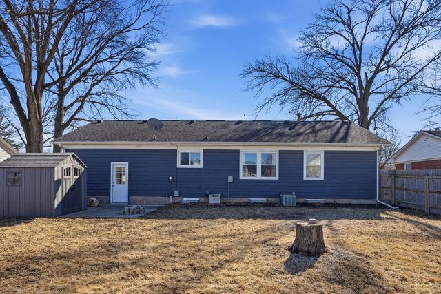 216 Central Drive, Eldridge, IA 52748