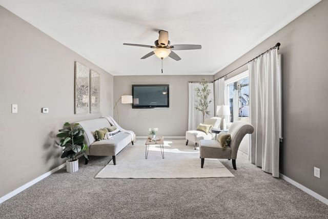 216 Central Drive, Eldridge, IA 52748