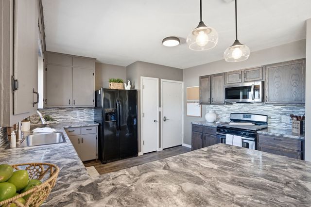 216 Central Drive, Eldridge, IA 52748