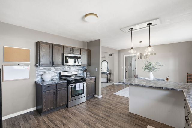 216 Central Drive, Eldridge, IA 52748