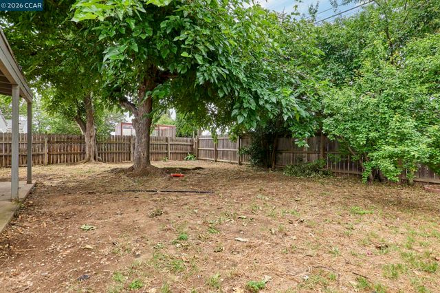 5206 Priscilla Ln, Sacramento, CA 95820