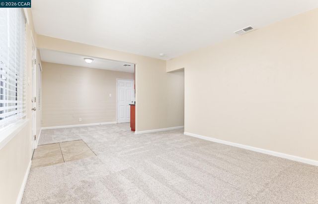 5206 Priscilla Ln, Sacramento, CA 95820