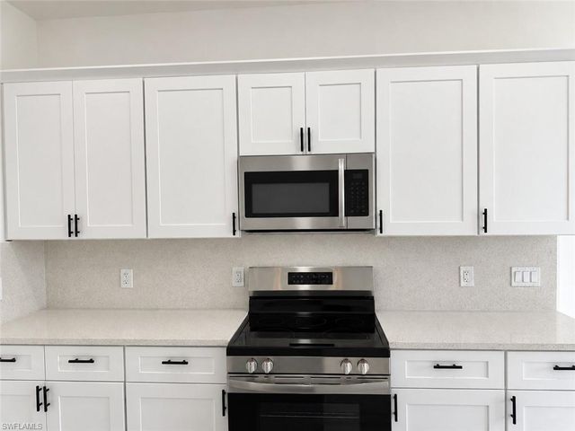 1142 Ebert ST E, Lehigh Acres, FL 33974