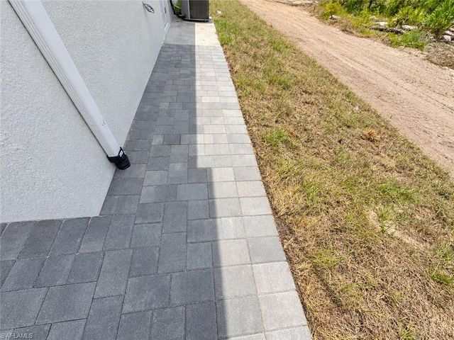 1142 Ebert ST E, Lehigh Acres, FL 33974
