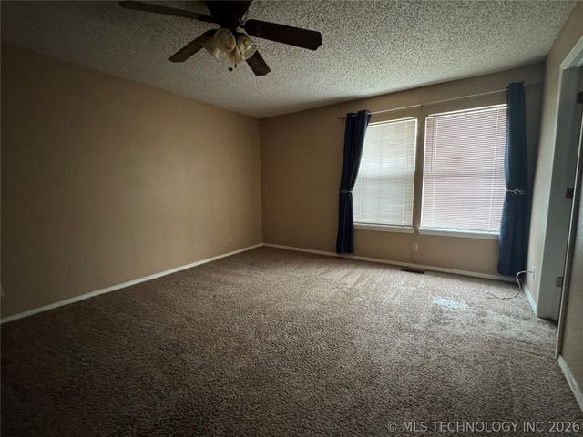 9364 S 89th East Avenue, Tulsa, OK 74133