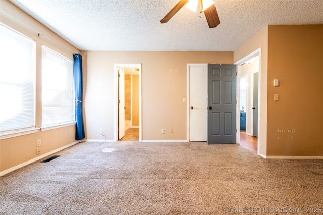 9364 S 89th East Avenue, Tulsa, OK 74133