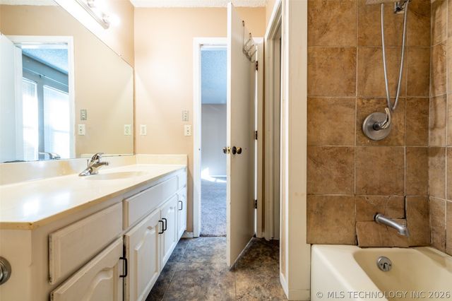 9364 S 89th East Avenue, Tulsa, OK 74133