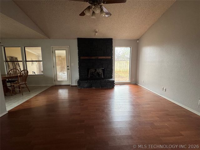 9364 S 89th East Avenue, Tulsa, OK 74133