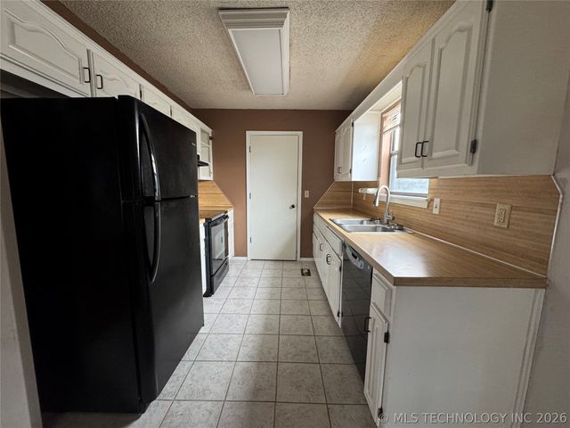 9364 S 89th East Avenue, Tulsa, OK 74133