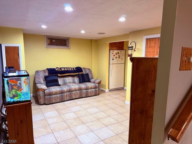 51 Romain Ave, Pompton Lakes Boro, NJ 07442