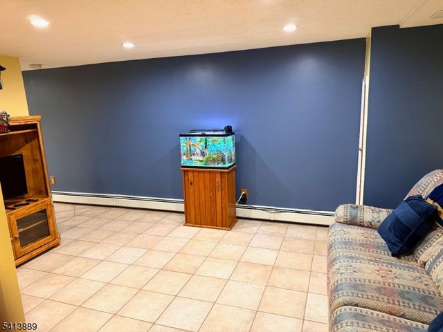 51 Romain Ave, Pompton Lakes Boro, NJ 07442