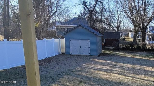 522 N Kentucky Street, Carterville, MO 64835