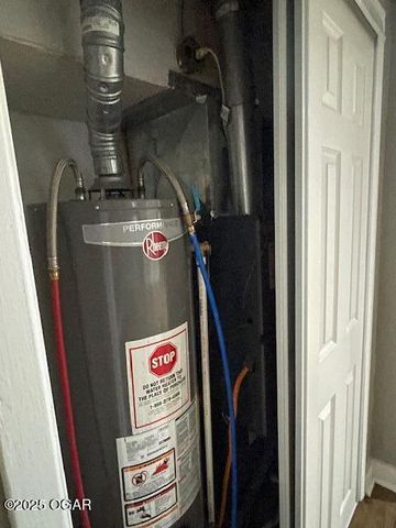 522 N Kentucky Street, Carterville, MO 64835