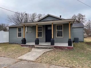 522 N Kentucky Street, Carterville, MO 64835