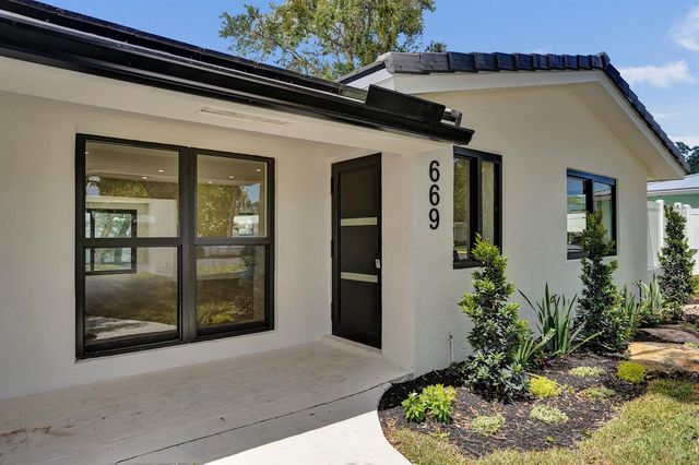669 SW 3rd Street, Boca Raton, FL 33486