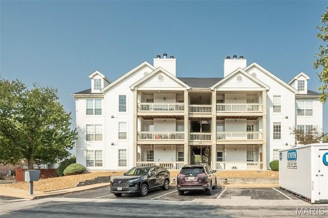 1445 Whispering Creek Drive E, Ballwin, MO 63021