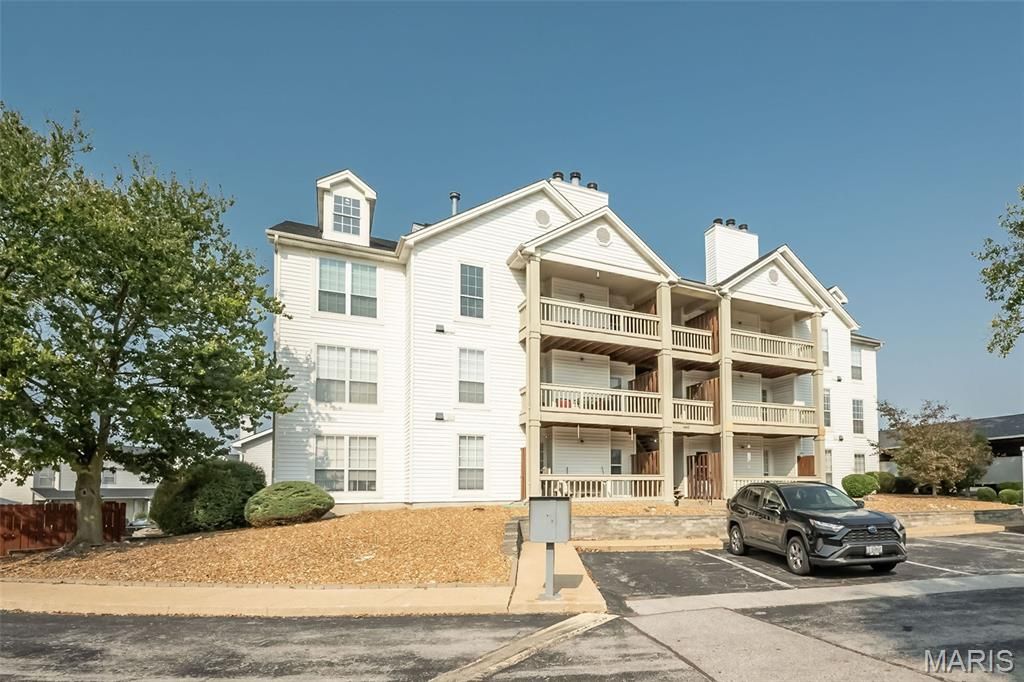 1445 Whispering Creek Drive E, Ballwin, MO 63021